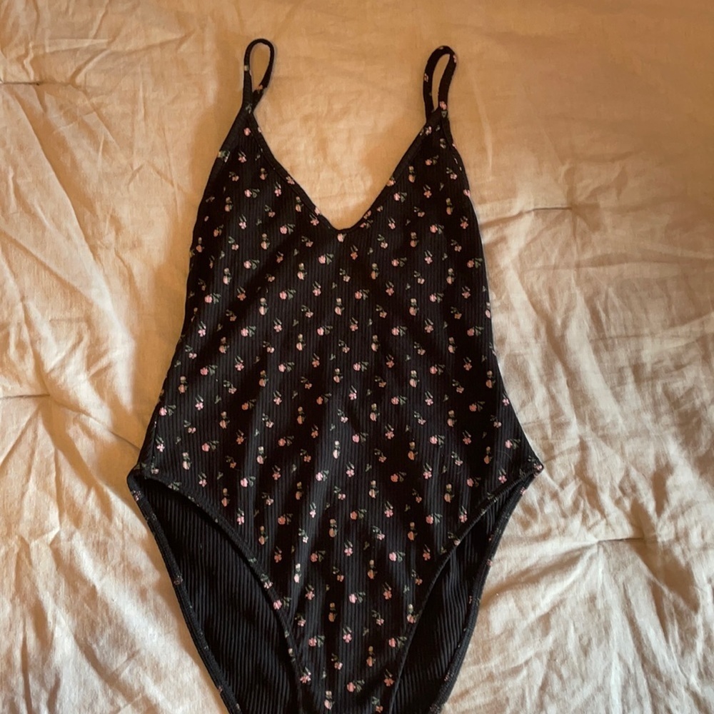 Urban Outfitters floral bodysuit - Picture 2 of 4